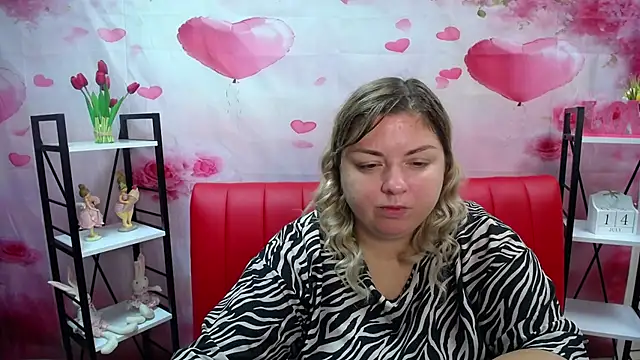 Snapshot of AdelinaMaster chatting on July 16, 5:02 am AdelinaMaster online show from July 16, 5:02 am