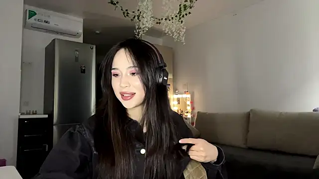 Elizabetswan online show from April 14, 11:49 am