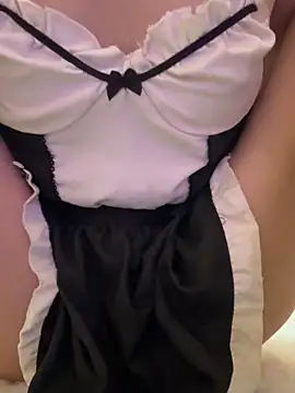 Snapshot of Queenn2kk5 chatting on April 4, 8:01 am Queenn2kk5 online show from April 4, 8:01 am