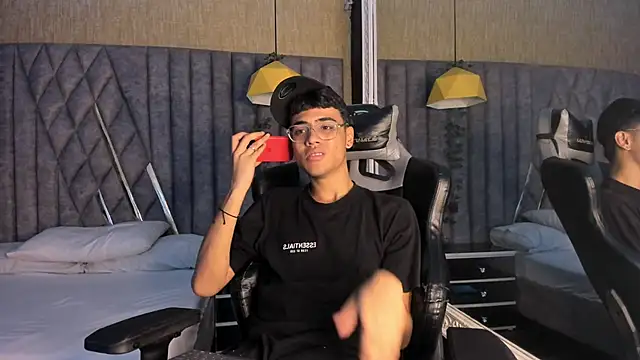 Snapshot of DannTaylor chatting on June 9, 12:39 pm DannTaylor online show from June 9, 12:39 pm