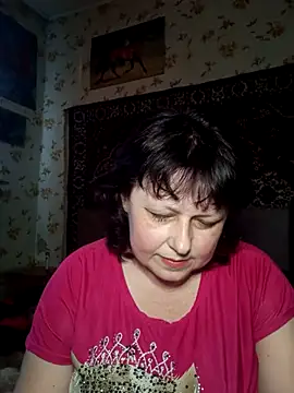 Snapshot of AuroKaria chatting on April 6, 12:28 pm AuroKaria online show from April 6, 12:28 pm