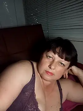 Snapshot of AuroKaria chatting on May 11, 5:43 pm AuroKaria online show from May 11, 5:43 pm