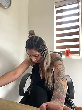 Snapshot of Isabella_varella- chatting on April 29, 5:30 pm Isabella varella- online show from April 29, 5:30 pm