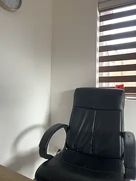 Snapshot of Isabella_varella- chatting on May 12, 1:30 pm Isabella varella- online show from May 12, 1:30 pm