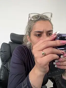 Snapshot of Isabella_varella- chatting on June 12, 2:05 pm Isabella varella- online show from June 12, 2:05 pm