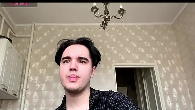 Snapshot of TylerSweet_ chatting on April 9, 7:47 am TylerSweet online show from April 9, 7:47 am