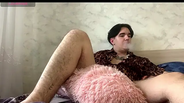 Snapshot of TylerSweet_ chatting on April 10, 8:19 am TylerSweet online show from April 10, 8:19 am