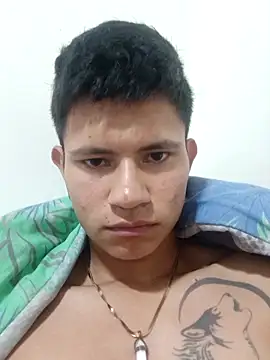 Snapshot of axelquino chatting on April 3, 2:09 am axelquino online show from April 3, 2:09 am