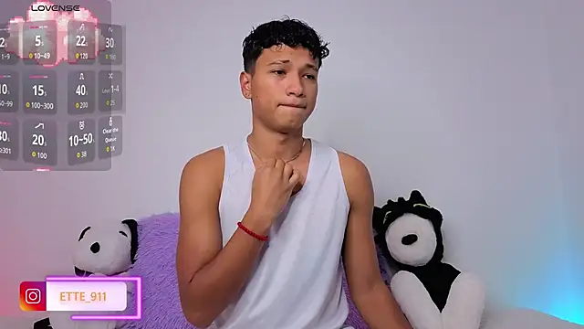 ETTE MOON online show from May 5, 4:31 am
