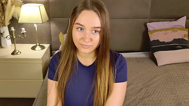 Snapshot of flora_glow chatting on April 6, 11:44 am flora glow online show from April 6, 11:44 am