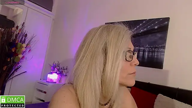 reeya71 online show from June 2, 2:13 am
