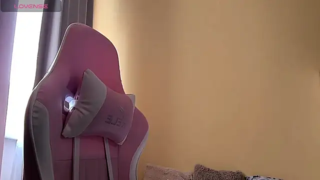 Aria Mur  online show from April 14, 3:23 am