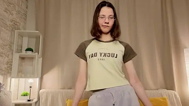 Snapshot of SheliaBinkley chatting on April 14, 8:15 pm SheliaBinkley online show from April 14, 8:15 pm