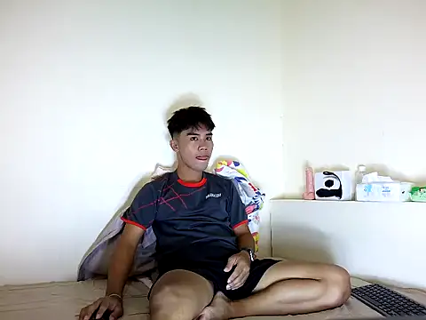Snapshot of valerio_fernan chatting on April 8, 2:06 pm valerio fernan online show from April 8, 2:06 pm