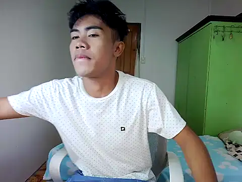 Snapshot of valerio_fernan chatting on July 11, 11:39 pm valerio fernan online show from July 11, 11:39 pm