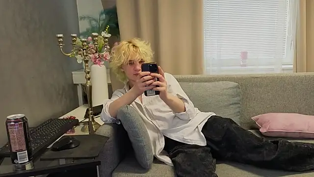 JameMilann online show from April 25, 6:27 am