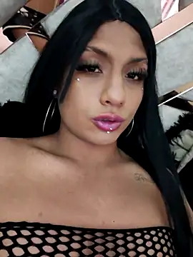 Laura D online show from April 28, 7:41 pm