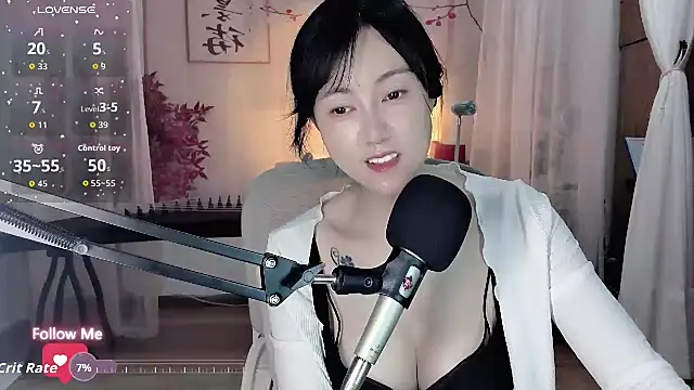 Snapshot of noomi-1111 chatting on May 17, 2:13 pm noomi-1111 online show from May 17, 2:13 pm