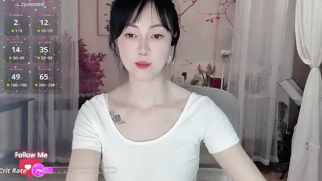 Snapshot of noomi-1111 chatting on June 24, 5:50 am noomi-1111 online show from June 24, 5:50 am