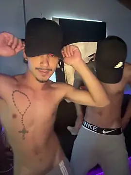 Snapshot of Cuteathleticboys chatting on April 9, 10:37 pm Cuteathleticboys online show from April 9, 10:37 pm