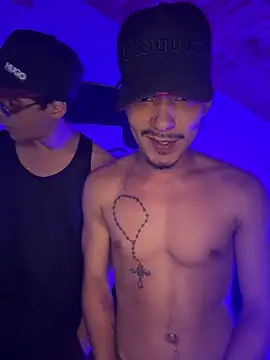 Snapshot of Cuteathleticboys chatting on April 13, 12:38 am Cuteathleticboys online show from April 13, 12:38 am