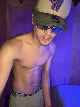 Snapshot of Cuteathleticboys chatting on April 25, 9:01 pm Cuteathleticboys online show from April 25, 9:01 pm