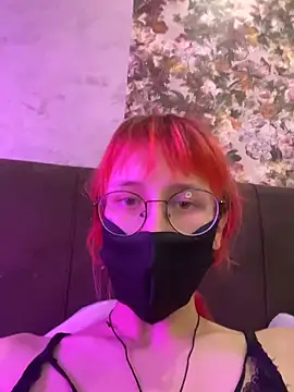 Snapshot of baby_vik3 chatting on April 4, 6:33 am baby vik3 online show from April 4, 6:33 am