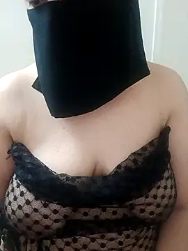 Snapshot of Amira_Egypt chatting on May 2, 10:26 pm Amira Egypt online show from May 2, 10:26 pm