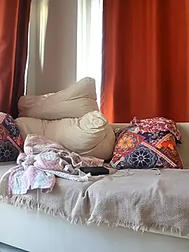 Snapshot of DoggyJasmine chatting on May 5, 2:58 pm DoggyJasmine online show from May 5, 2:58 pm