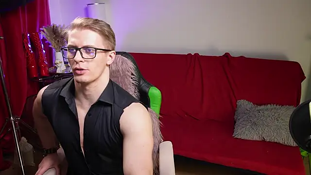 Kenly White online show from April 5, 10:51 pm