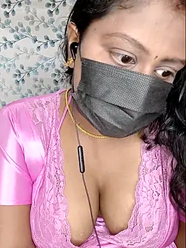 Snapshot of Romantic_Woman chatting on April 15, 8:09 pm Romantic Woman online show from April 15, 8:09 pm