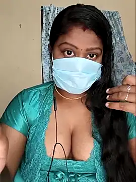 Snapshot of Romantic_Woman chatting on April 23, 12:56 am Romantic Woman online show from April 23, 12:56 am