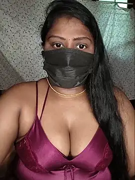 Snapshot of Romantic_Woman chatting on May 16, 6:32 am Romantic Woman online show from May 16, 6:32 am