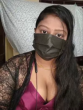 Snapshot of Romantic_Woman chatting on May 18, 4:07 am Romantic Woman online show from May 18, 4:07 am