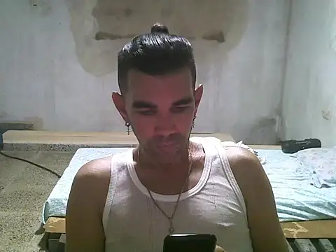 Snapshot of Brian8969 chatting on April 8, 12:43 am Brian8969 online show from April 8, 12:43 am