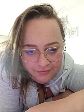 Snapshot of Blondibaby chatting on May 19, 6:20 am Blondibaby online show from May 19, 6:20 am