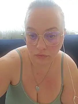 Snapshot of Blondibaby chatting on May 24, 8:30 am Blondibaby online show from May 24, 8:30 am