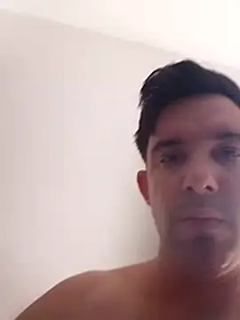 Roger1986  online show from April 5, 3:09 pm