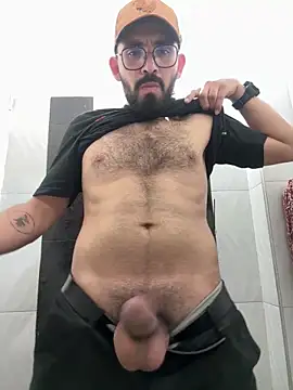 Snapshot of big_bearman chatting on May 11, 11:24 pm big bearman online show from May 11, 11:24 pm