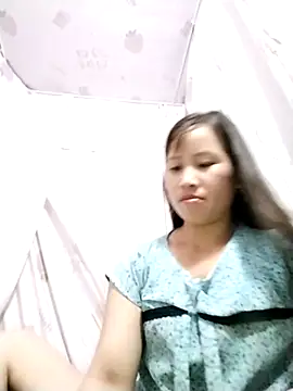 Snapshot of Yo-must chatting on April 22, 3:42 am Yo-must online show from April 22, 3:42 am