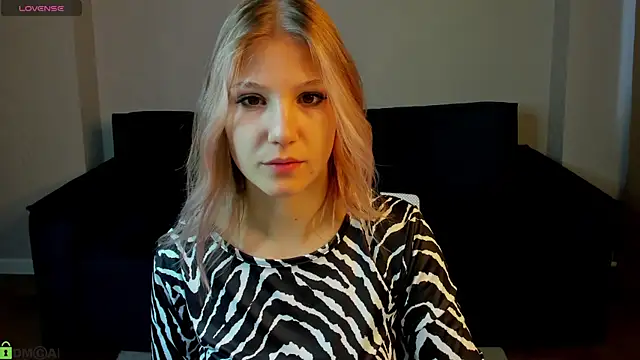 Snapshot of Angelina_Becker chatting on April 17, 1:19 am Angelina Becker online show from April 17, 1:19 am