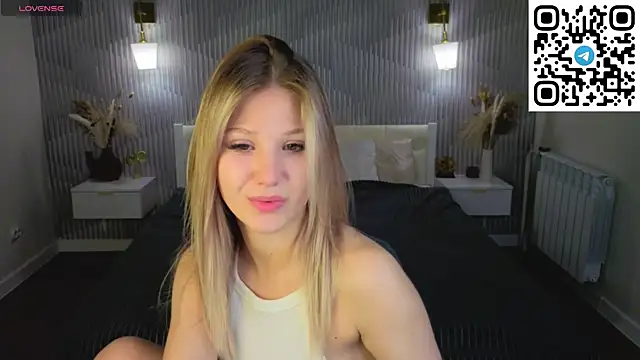 Snapshot of Angelina_Becker chatting on May 10, 1:11 am Angelina Becker online show from May 10, 1:11 am