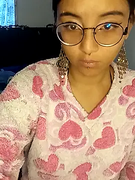 Snapshot of kitsune_nyoko chatting on April 6, 10:54 pm kitsune nyoko online show from April 6, 10:54 pm