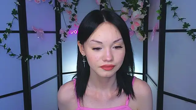 LilySparkls online show from May 12, 2:36 pm