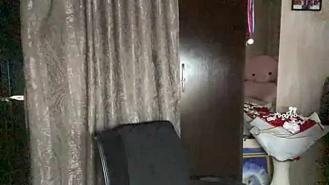 Snapshot of SophieNiktashu chatting on April 5, 12:13 pm SophieNiktashu online show from April 5, 12:13 pm