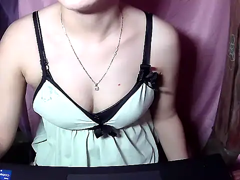 Snapshot of Elenya chatting on April 20, 5:10 am Elenya online show from April 20, 5:10 am