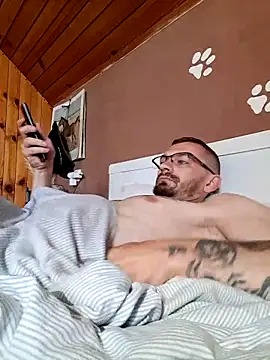 jozsi1995 online show from May 13, 6:11 am