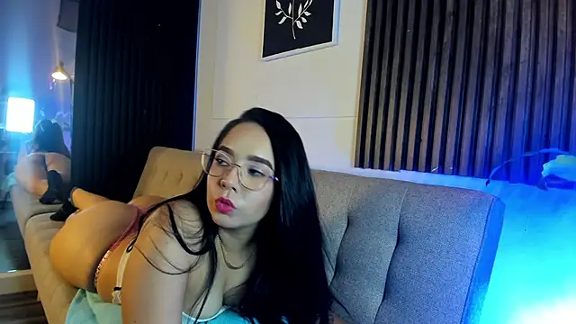 Snapshot of Miia_Deluxe chatting on April 24, 3:09 am Miia Deluxe online show from April 24, 3:09 am