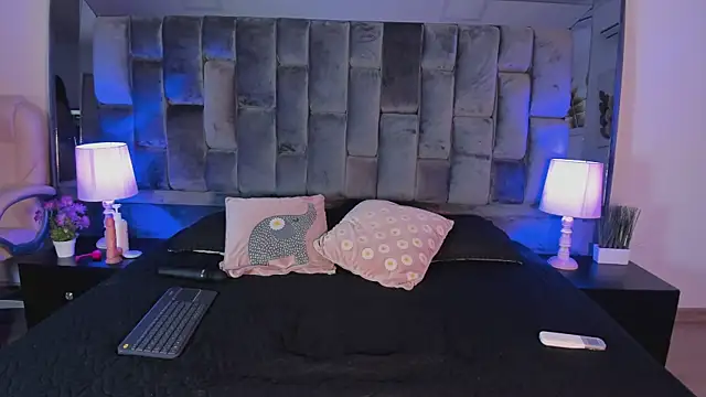 Snapshot of Ashly_bloom_ chatting on June 22, 3:25 am Ashly bloom online show from June 22, 3:25 am