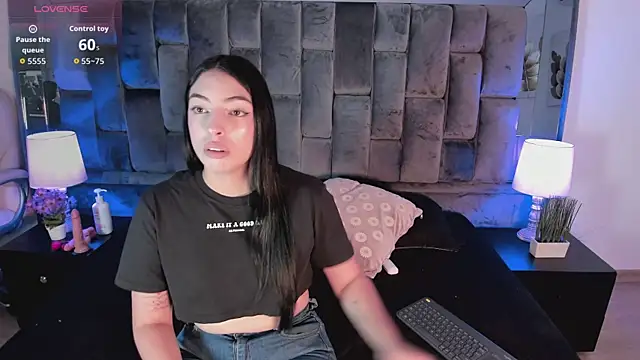 Snapshot of Ashly_bloom_ chatting on June 25, 2:55 am Ashly bloom online show from June 25, 2:55 am